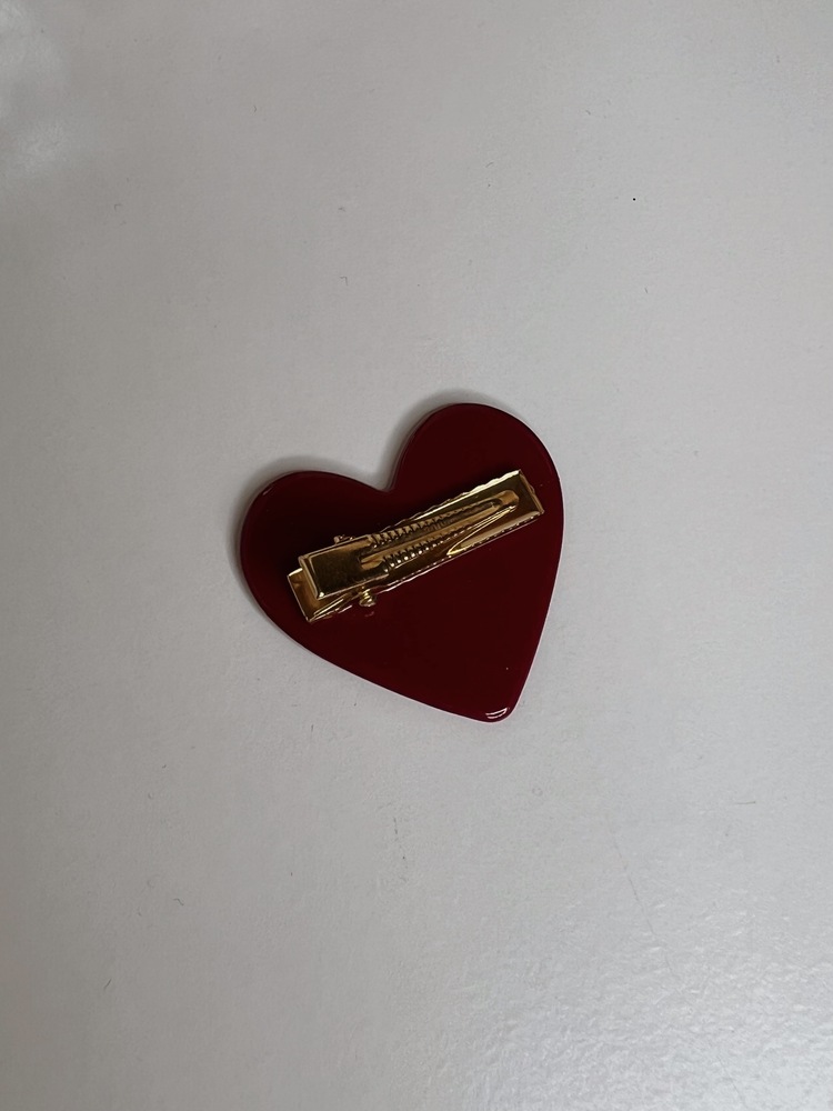 Kırmızı Kalp Klipsli Toka – Şık ve Romantik Aksesuar