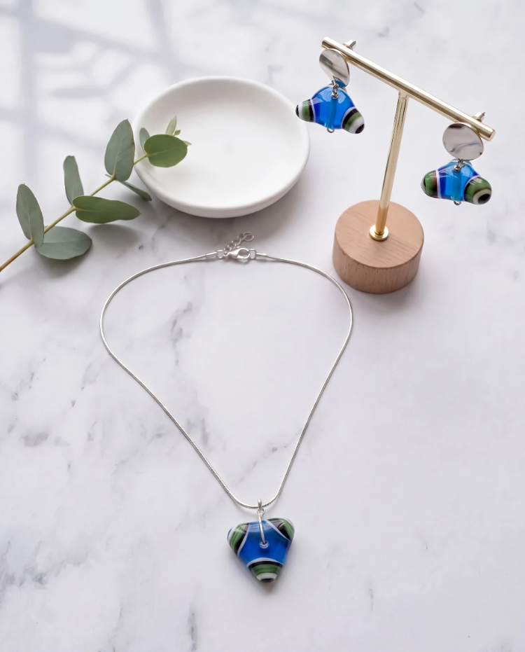 Soft Geometry Collection – El Yapımı Cam Kolye ve Küpe Seti