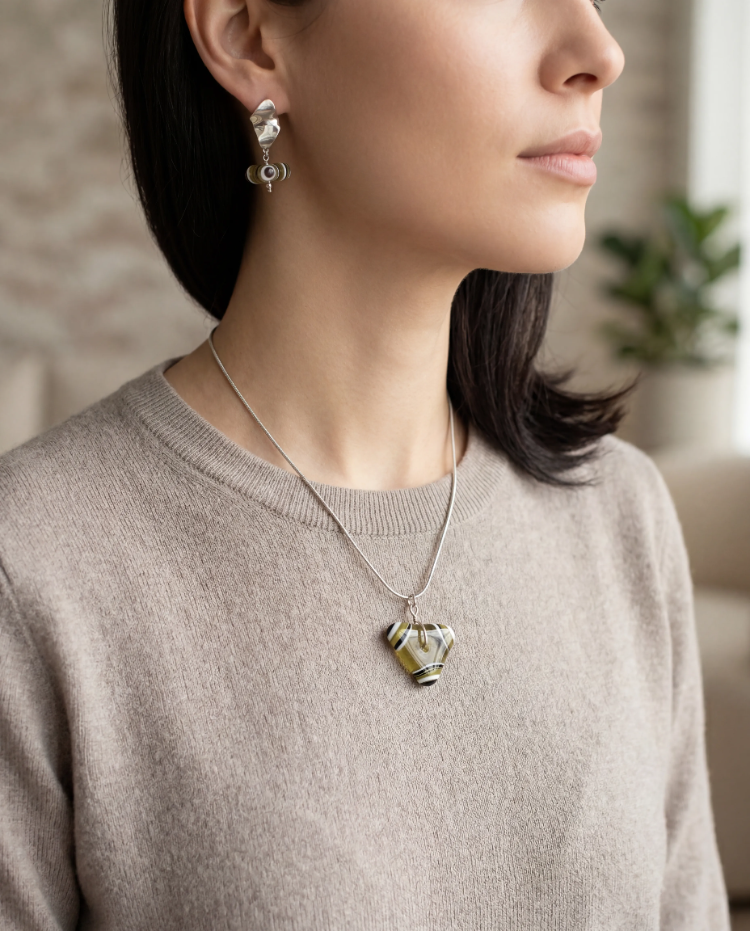 Soft Geometry Collection – El Yapımı Cam Kolye ve Küpe Seti