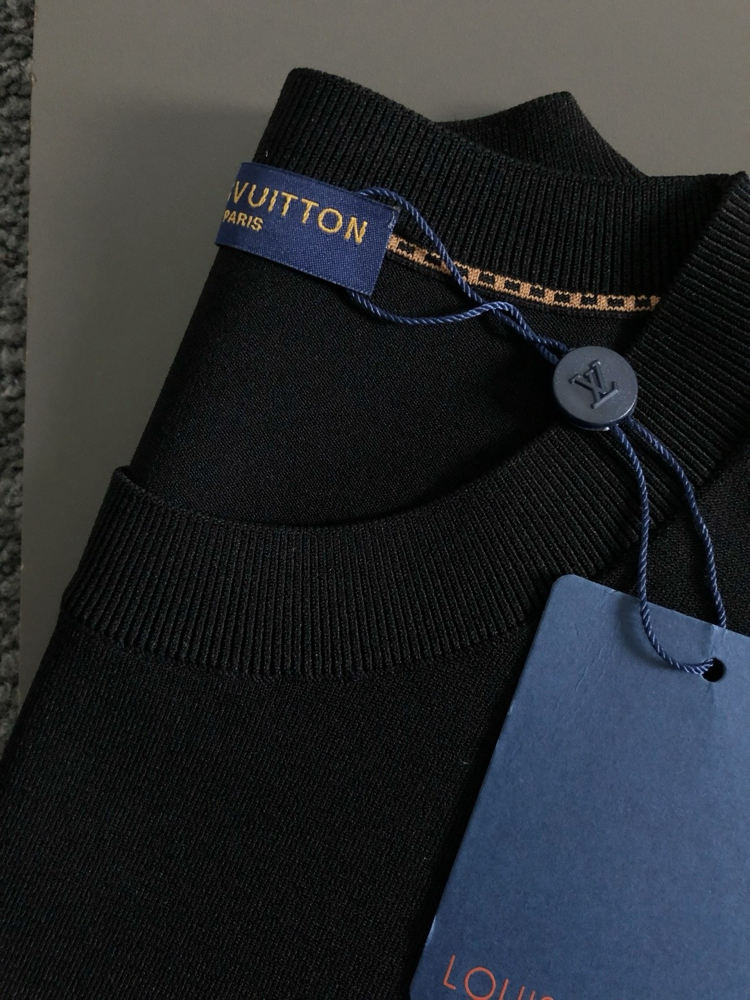 Louis Vuitton versatile monogram print with pockets T-Shirt