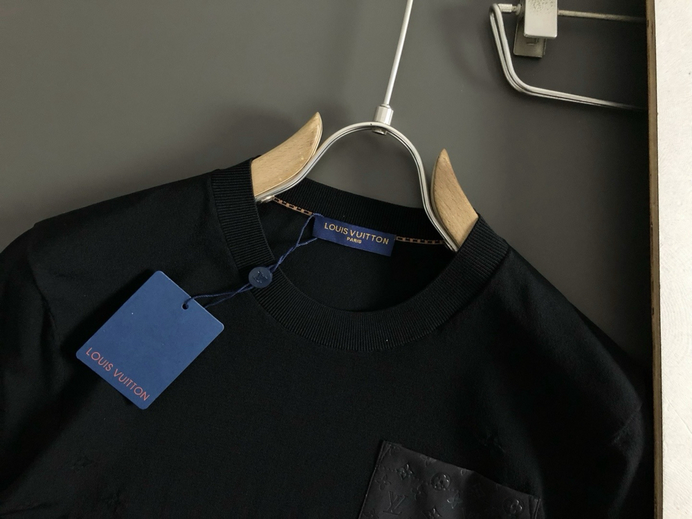 Louis Vuitton versatile monogram print with pockets T-Shirt