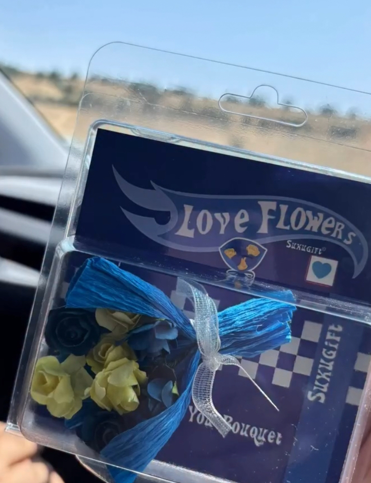 Love Flowers Hediyelik Çiçek Hot Tarz Wheels Buket
