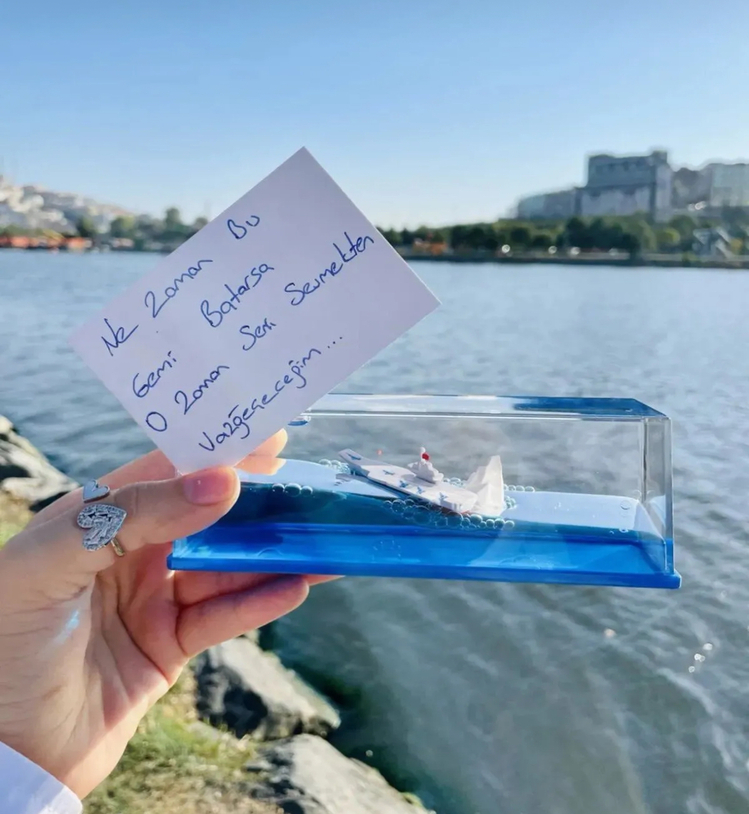 Titanic Batmayan Aşk Gemisi – Sevgiliye Romantik Hediye Akvaryum