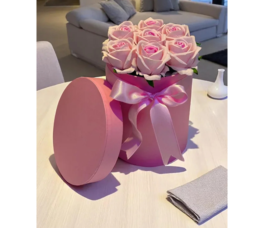 Pembe Kutuda Gül Aranjmanı | Özel Hediye Çiçek Kutusu