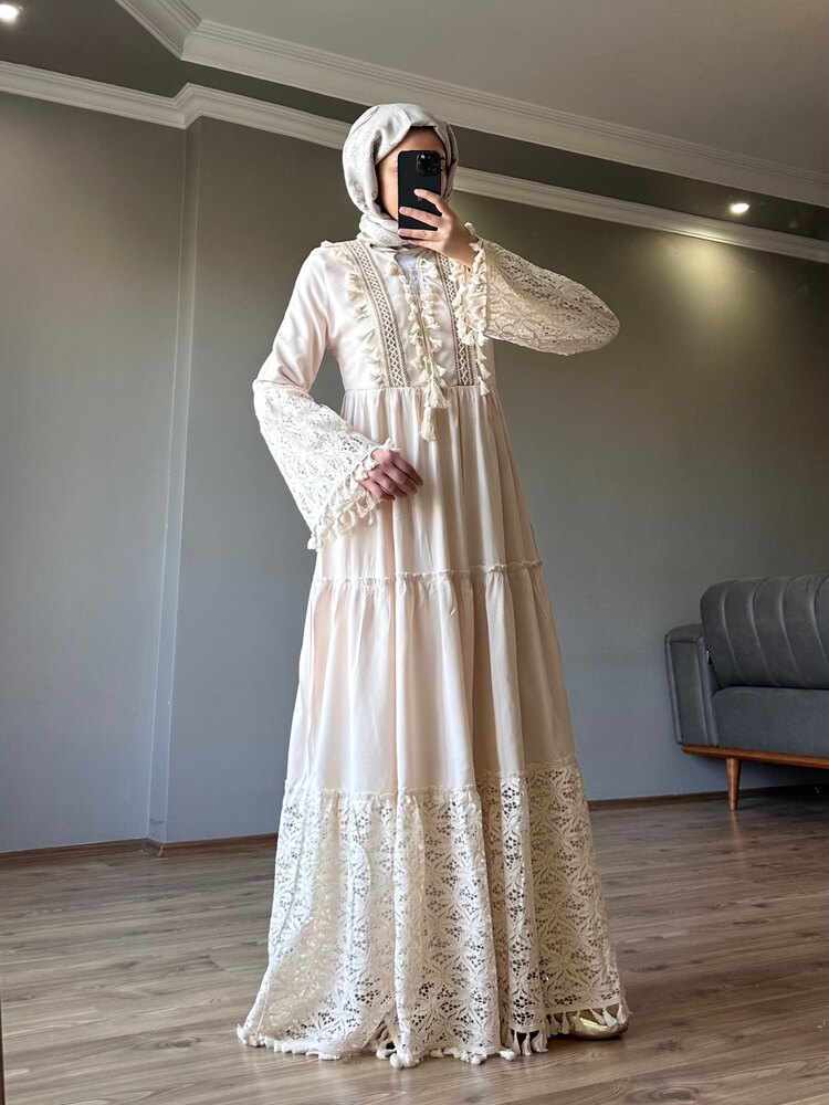 Özel Tasarım Püsküllü Elbise