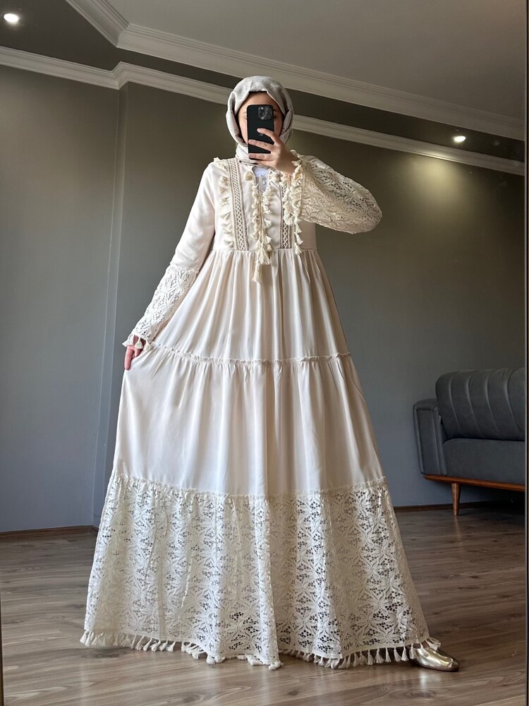 Özel Tasarım Püsküllü Elbise