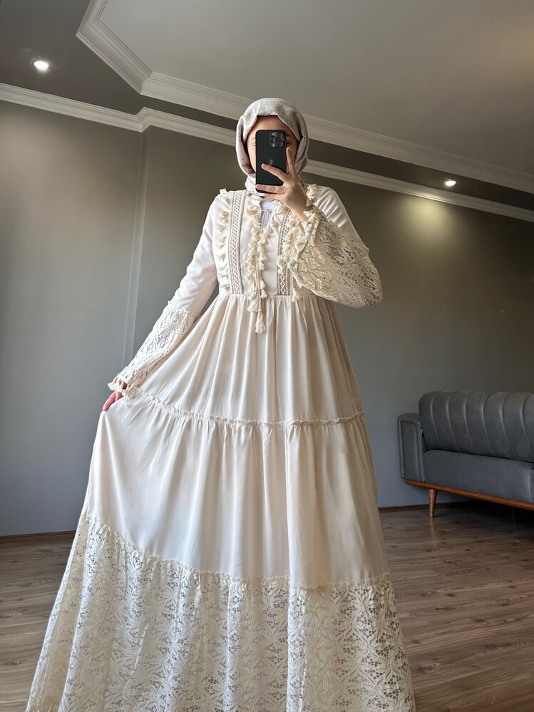 Özel Tasarım Püsküllü Elbise