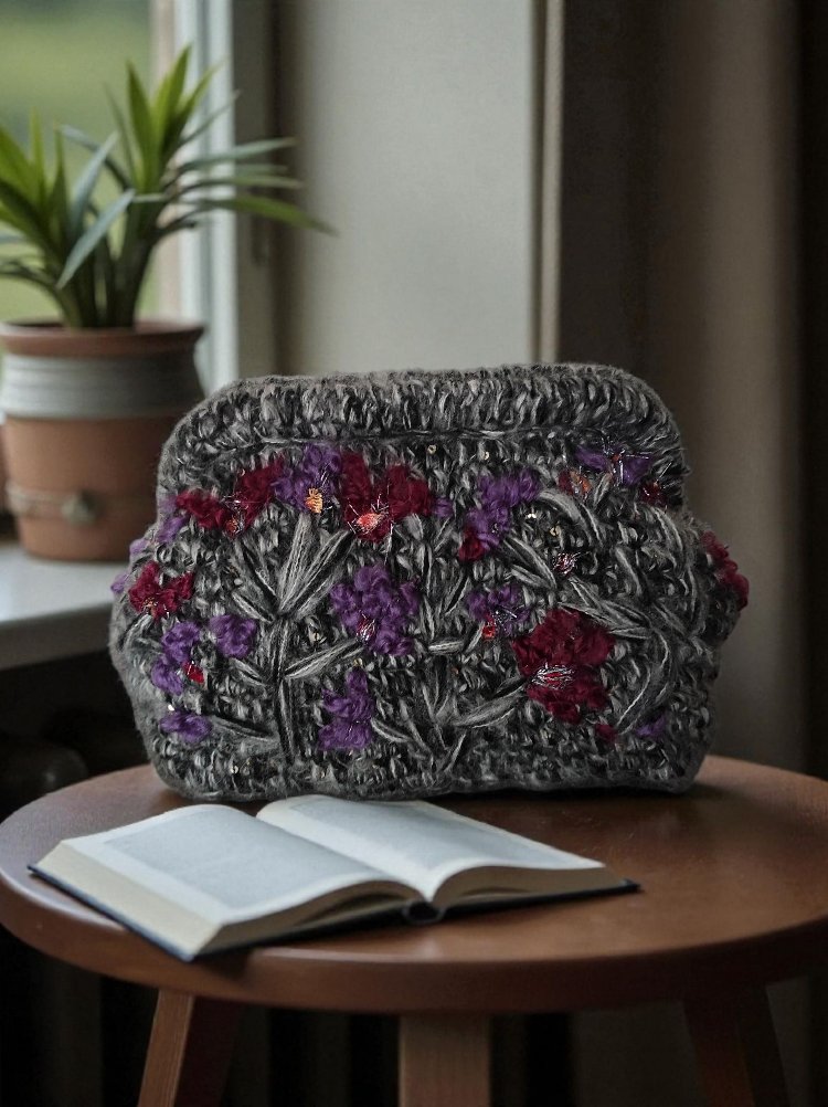 Nakış Detay El Yapımı Clutch