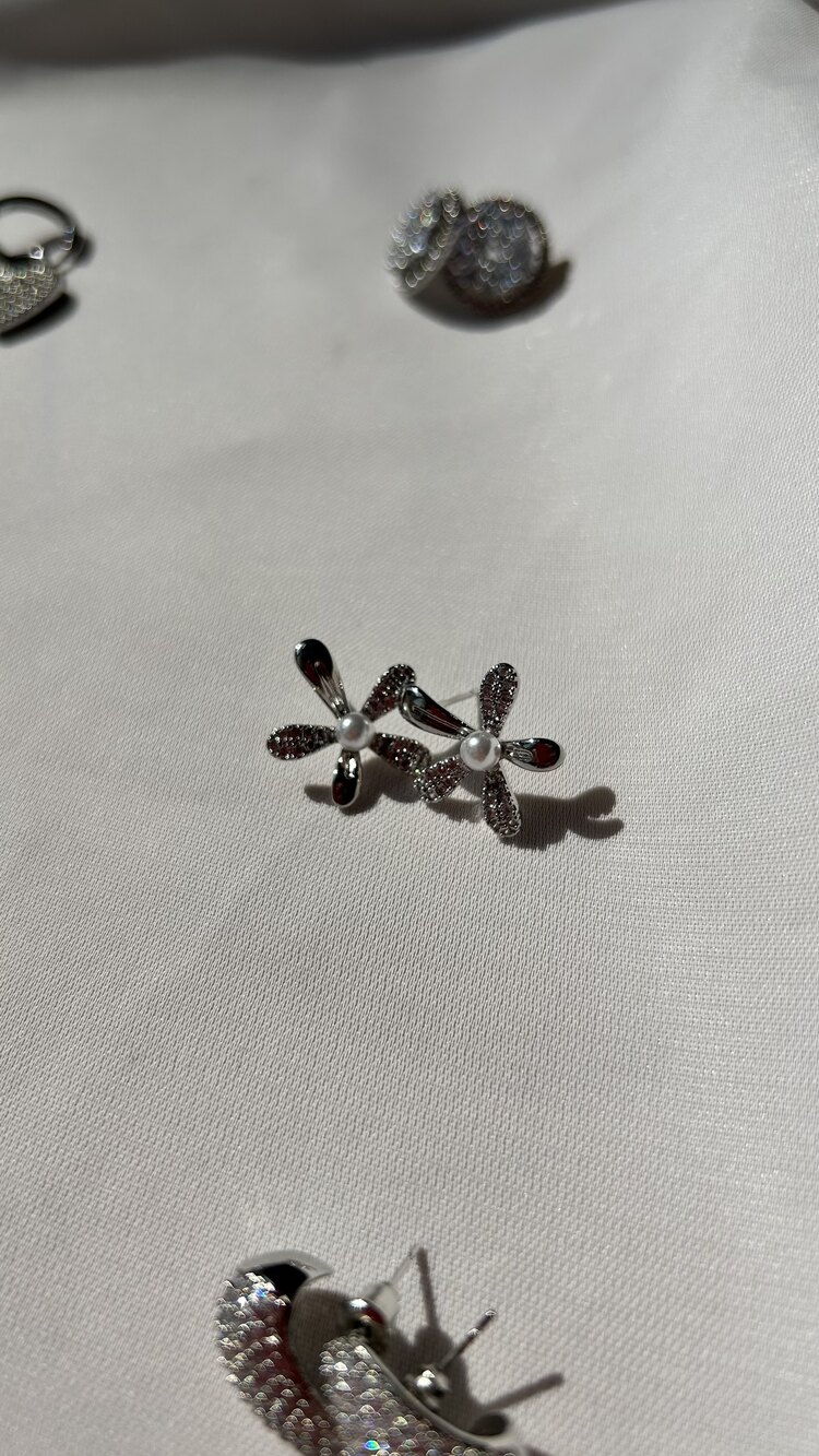 Çiçek küpe