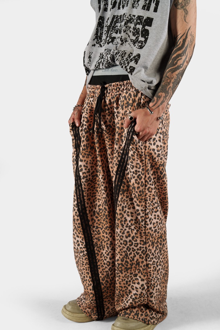 Svamp Leopard Utility Sweatpants