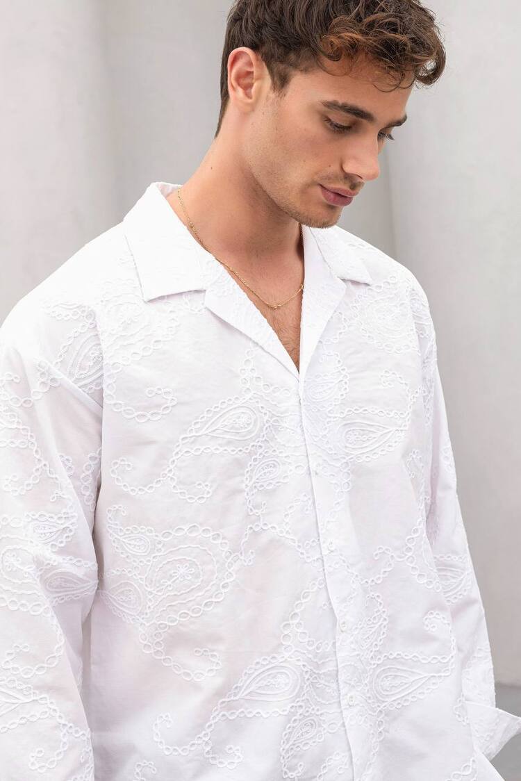 İşlemeli Oversize Beyaz Gömlek