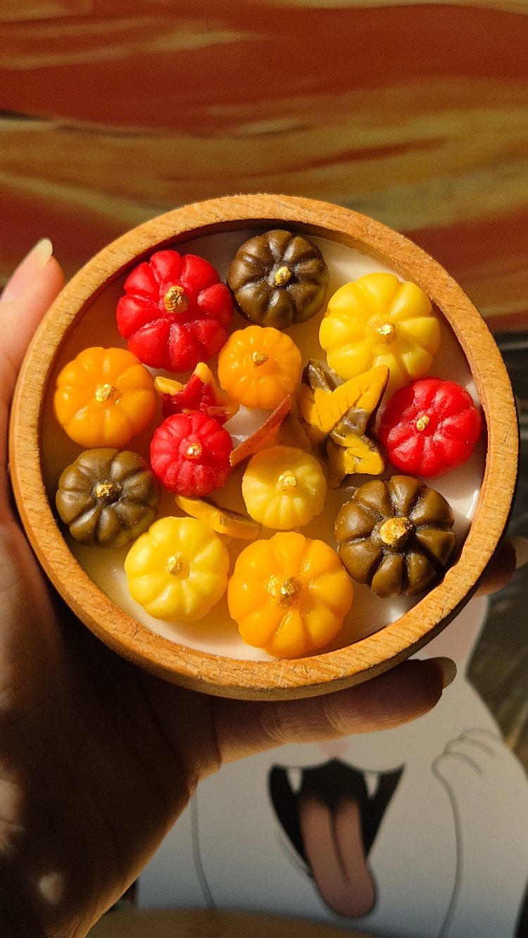 Akasya kasede bal kabağı mum
