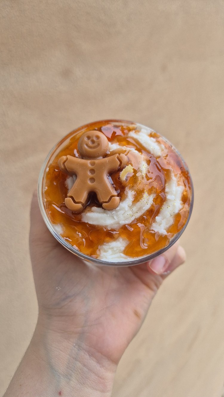Kremalı gingerbread man mum 