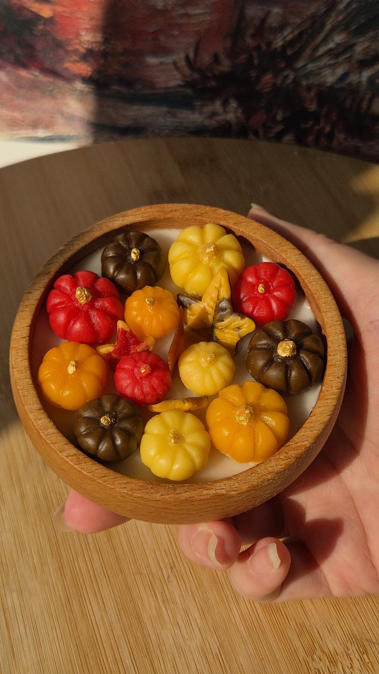 Akasya kasede bal kabağı mum