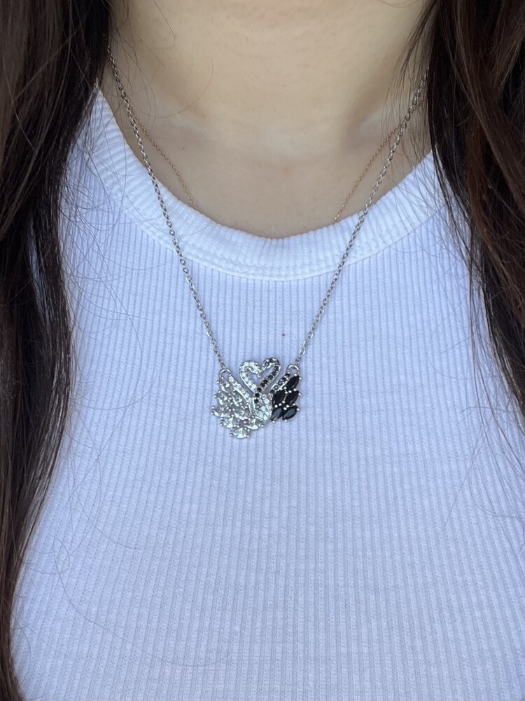 çelik swarovski kuğu siyah beyaz model silver kolye