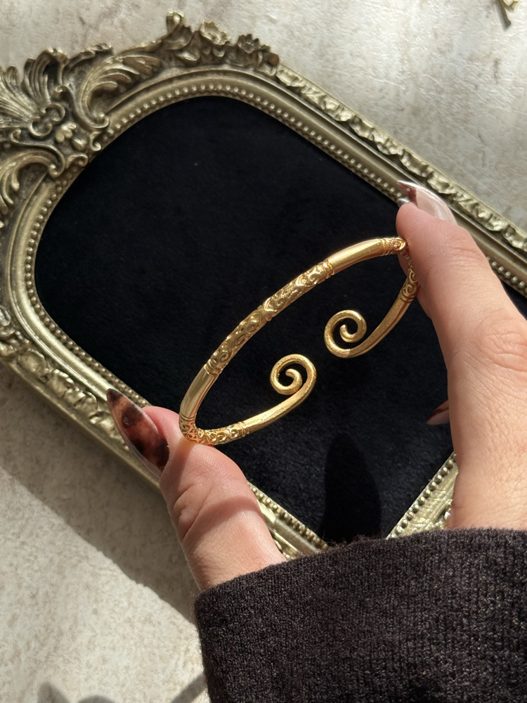 Spiral Desen Vintage Kelepçe