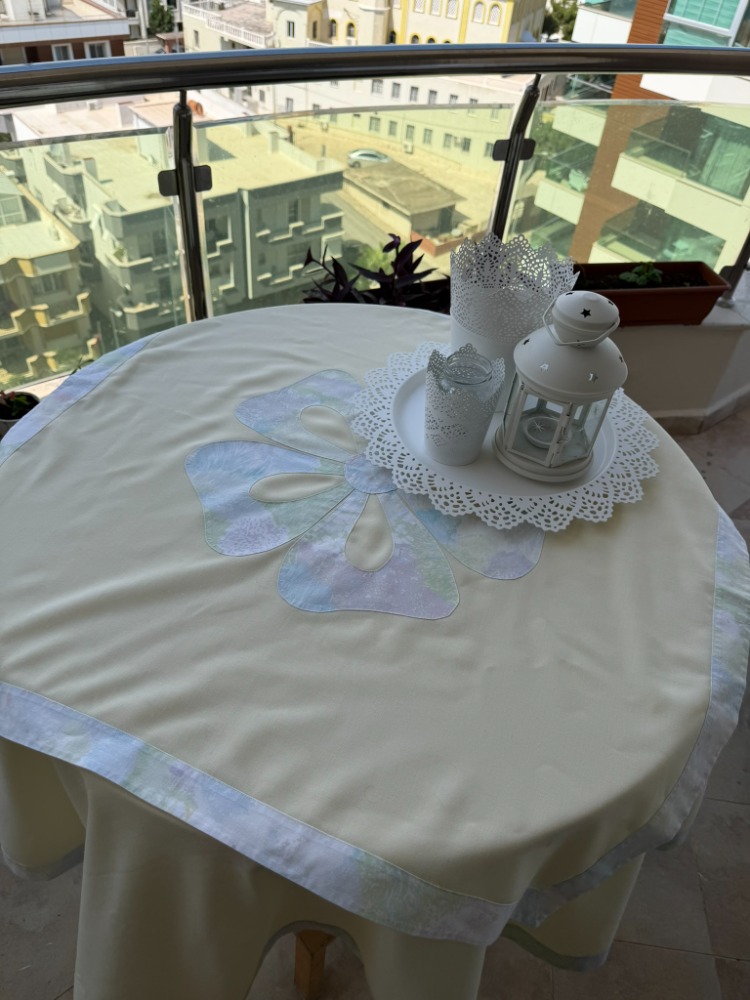 Pastel Blossom Masa Örtüsü & Kapak Seti