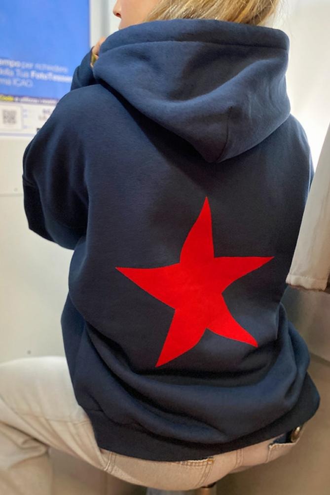 Kore Model yıldız Baskılı Kanguru Cepli Kadın Sweat