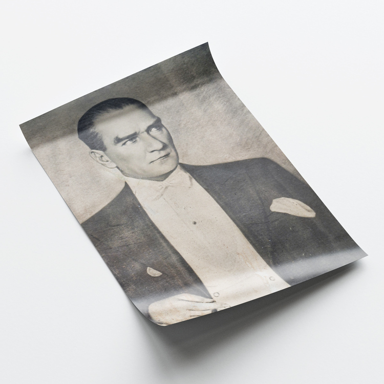 Siyah Beyaz Atatürk 2 Posteri