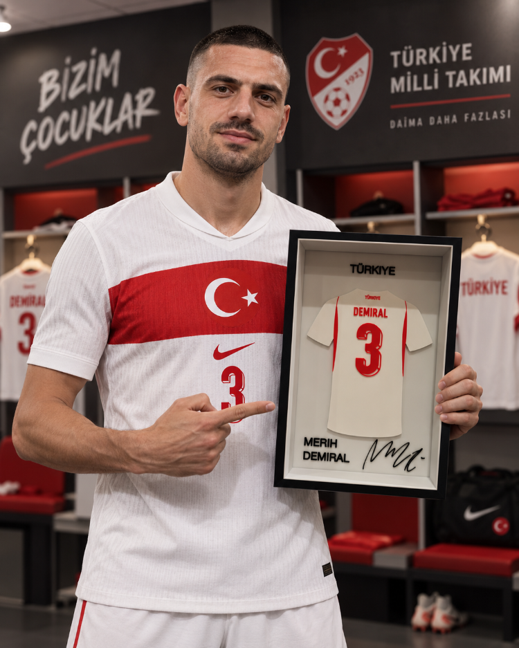 Merih Demiral - Türkiye Milli Takım - İmzalı Forma Çerçevesi