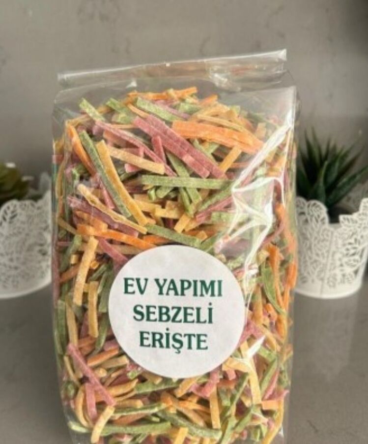Ev Yapımı Sebzeli Erişte (1 Kg)