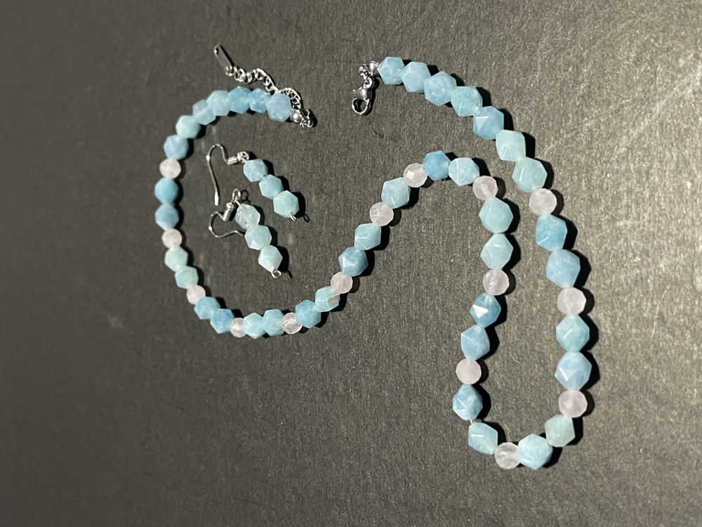 Doğal Aquamarin ve Pembe Quvars taşlarından Kokye ve Küpe set