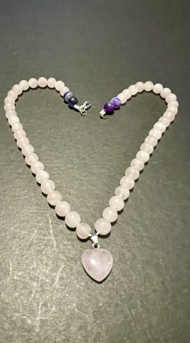 Doğal Pembe Quvars Taşından Kolye ve Kolye ucu