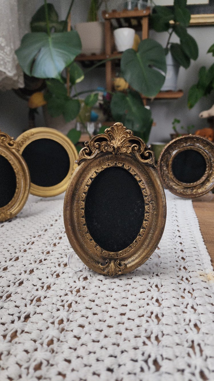 kubbeli oval çerçeve