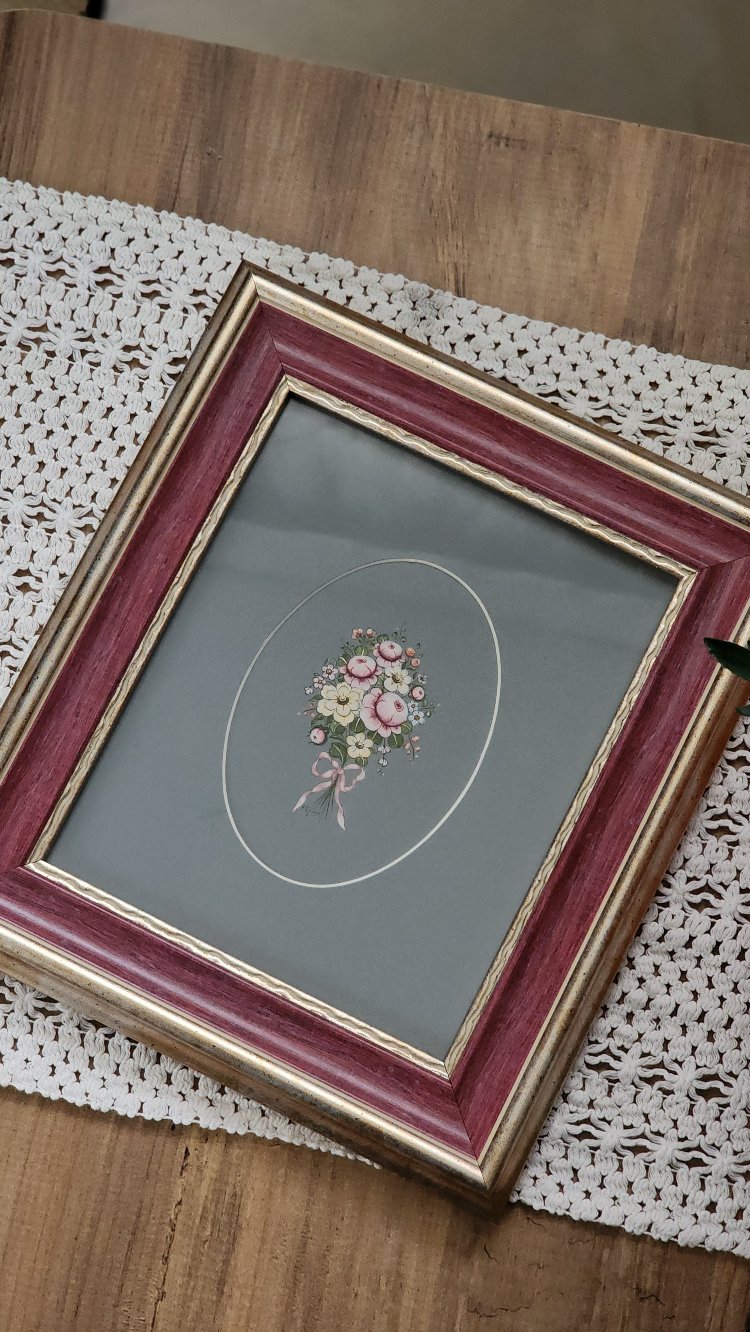 Pembe Çerçeveli Rokoko Gül Buketi