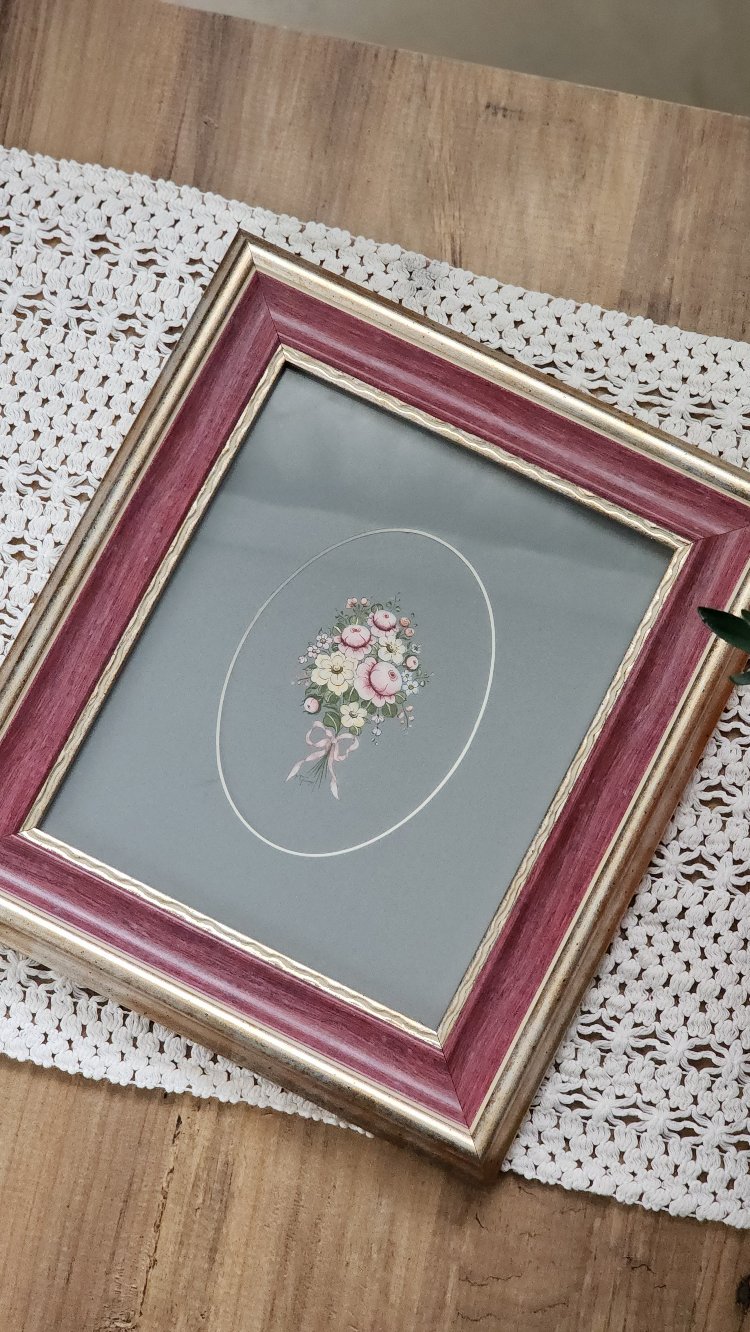 Pembe Çerçeveli Rokoko Gül Buketi