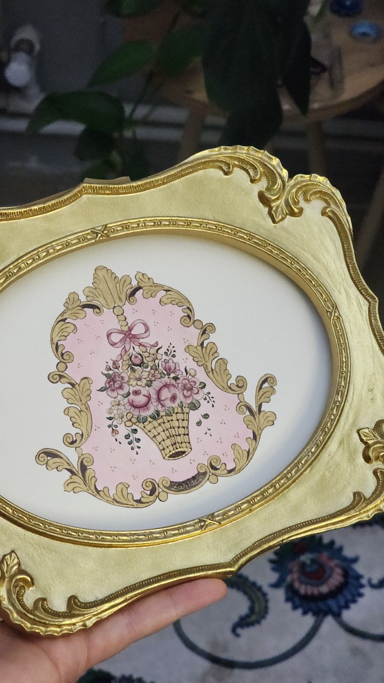 Kapalı Form Sepette Rokoko Buketi