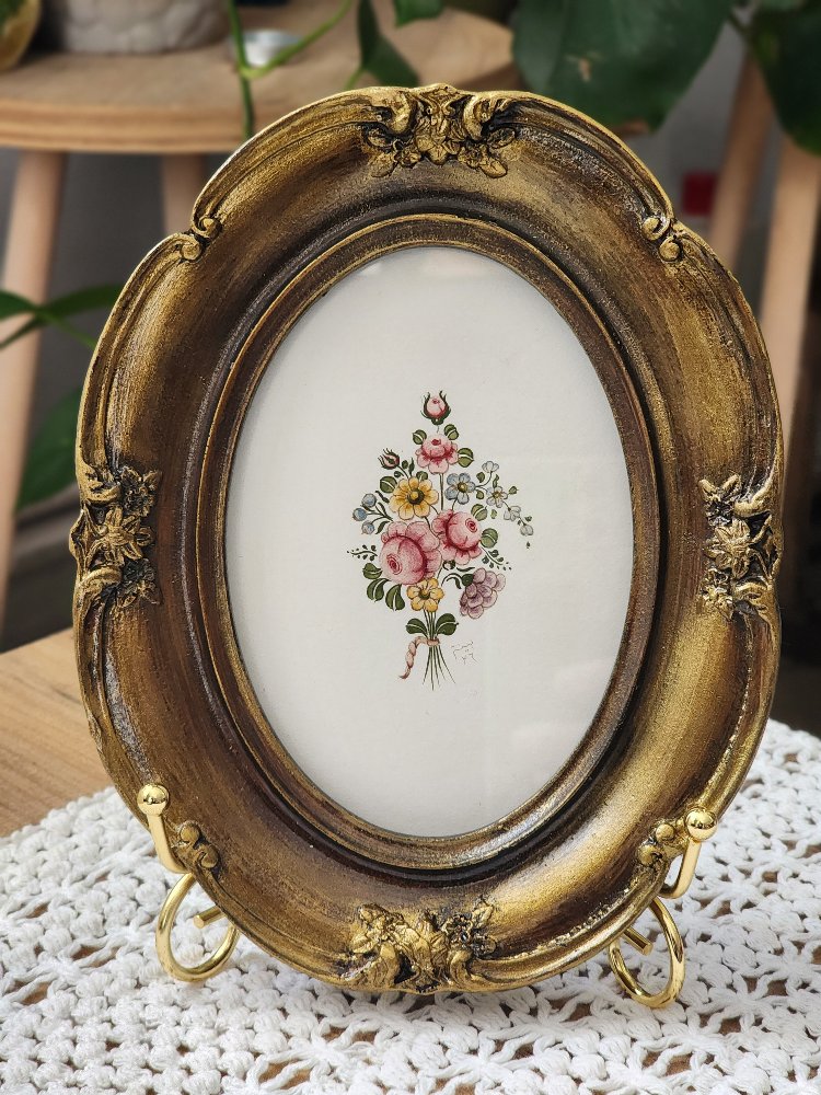 oval çerçeve rokoko gül buketi