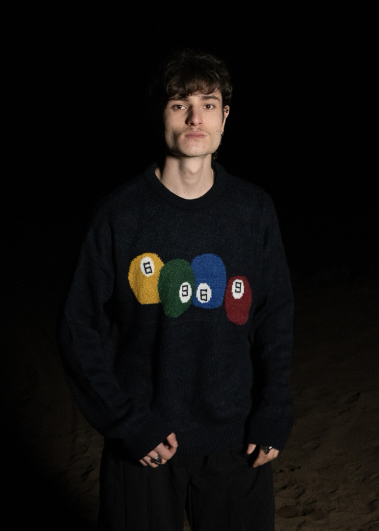 8Ball Print | Triko Kazak