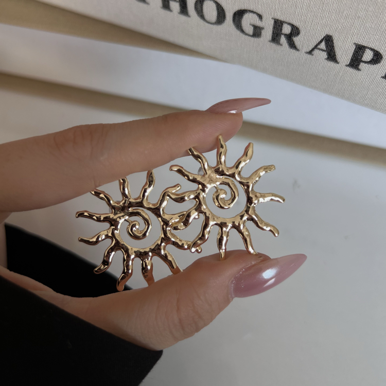 Gold Güneş Küpe