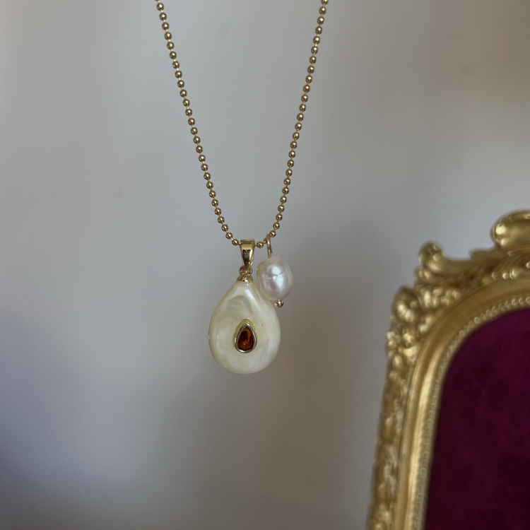 Krem Taşlı Kolye