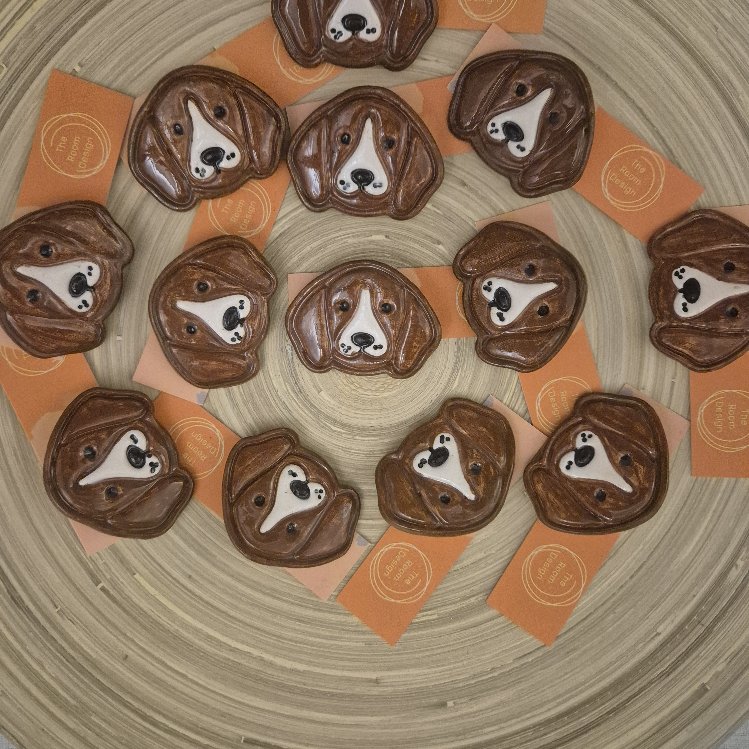 Beagle Cinsi Köpek Figürlü El Yapımı Seramik Broş