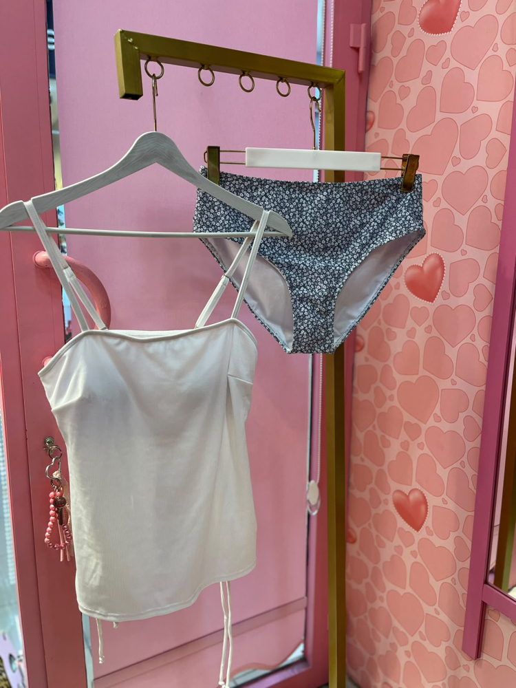 Çiçek desenli bikini 