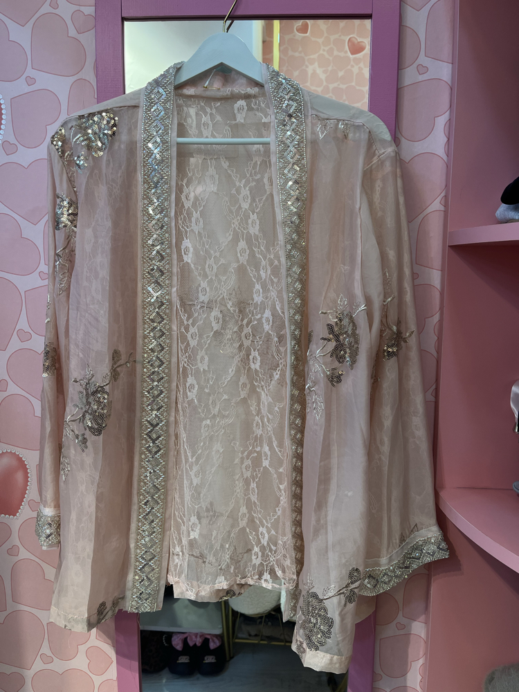 Pembe içi dantel astarlı taş işlemeli tül ceket