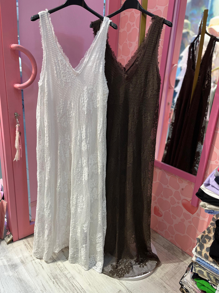 V yaka astarlı dantel elbise