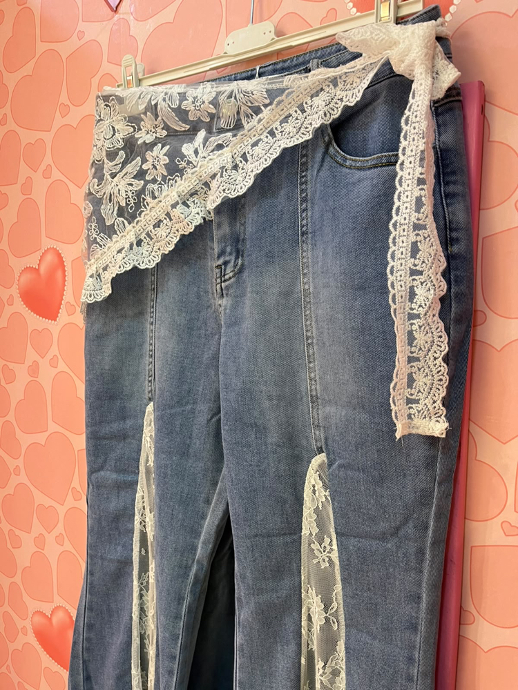 Dantel detaylı jean