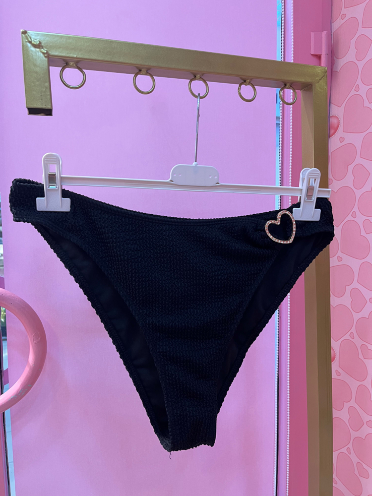 Kalp aksesuarlı bikini