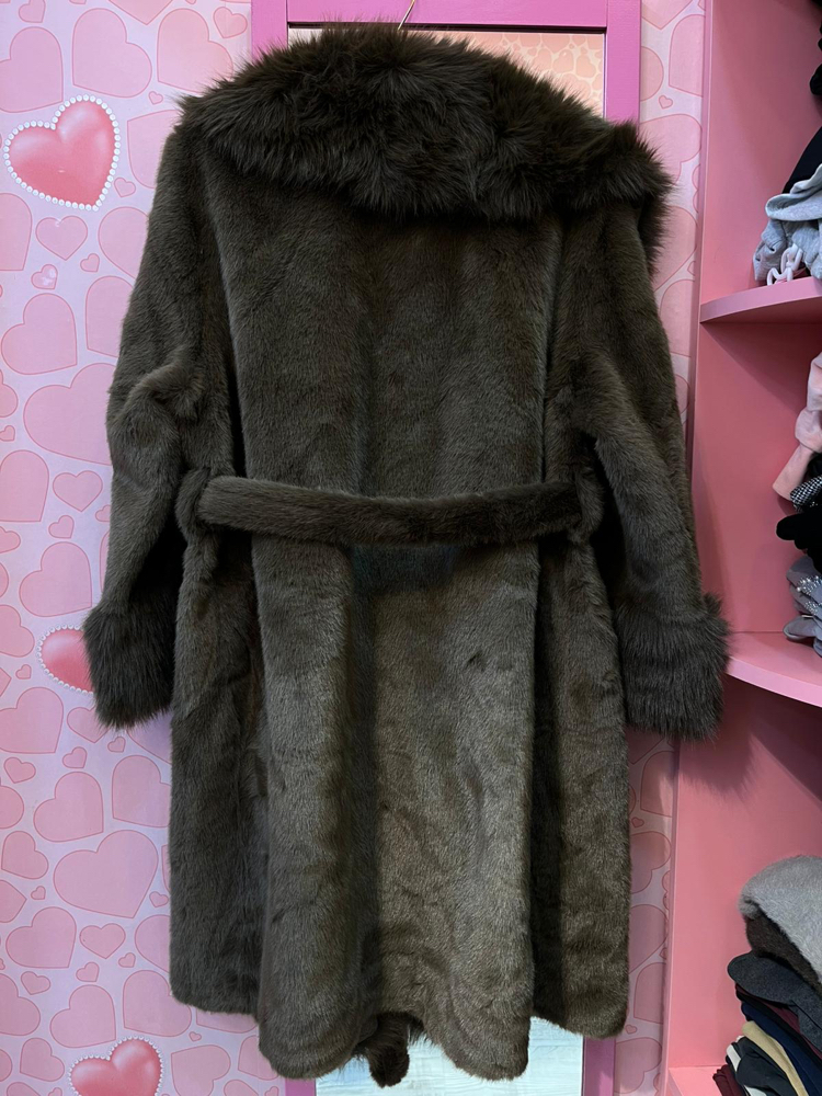 Yakası ve kolları kürk peluş kaban