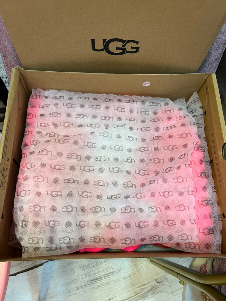 Ugg classic Brellah mini bot