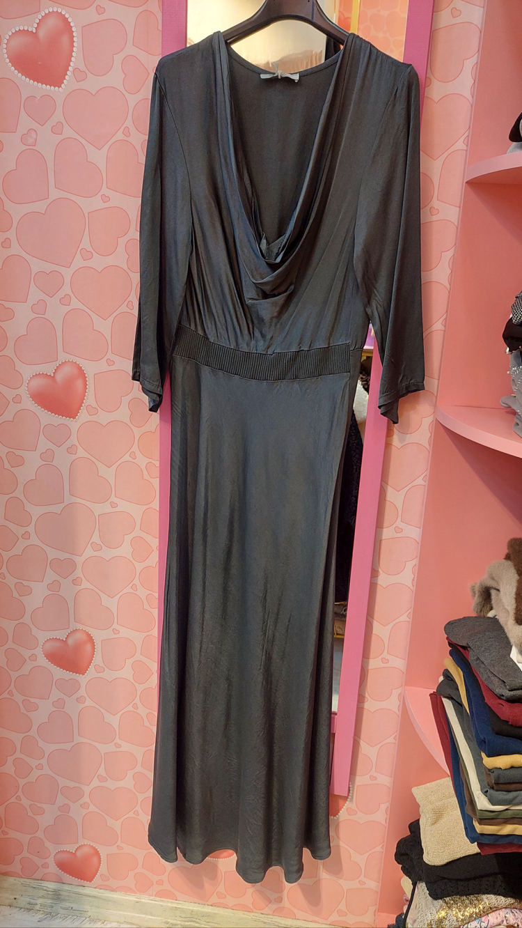 Beli kaşkorse dökümlü yaka saten elbise 