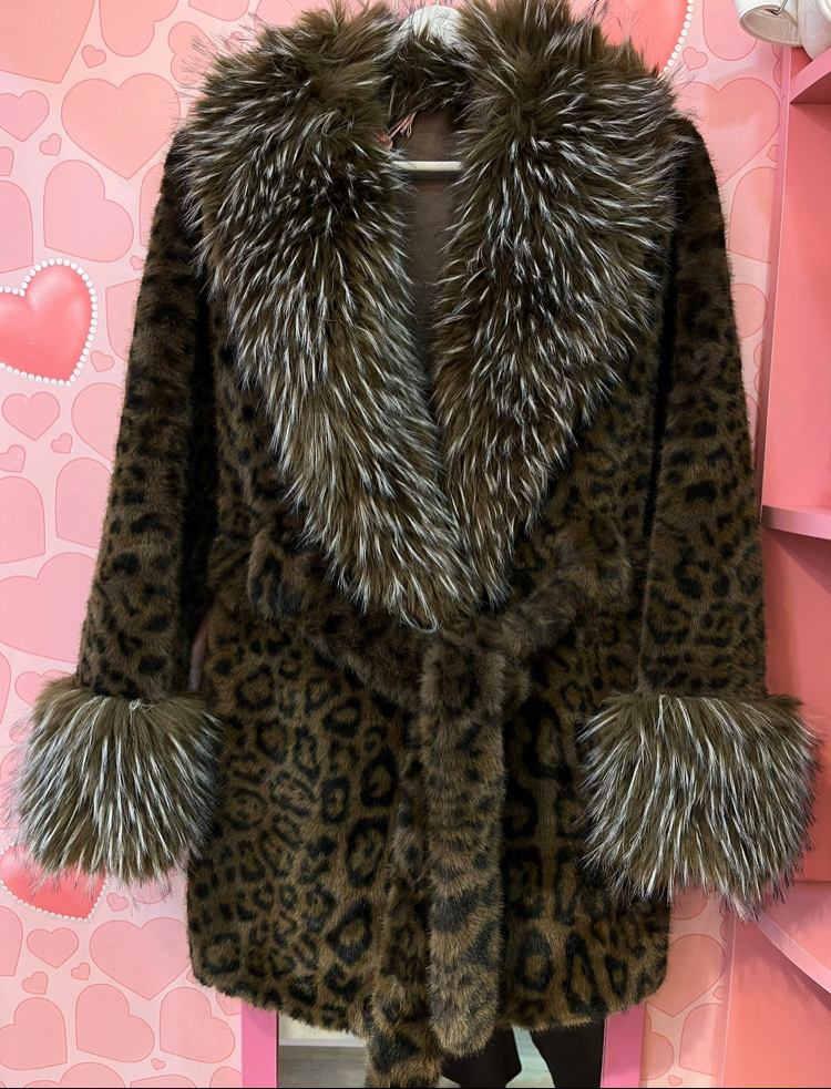 Leopar desen peluş kürk