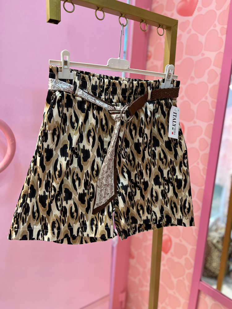 Leopar desenli şort