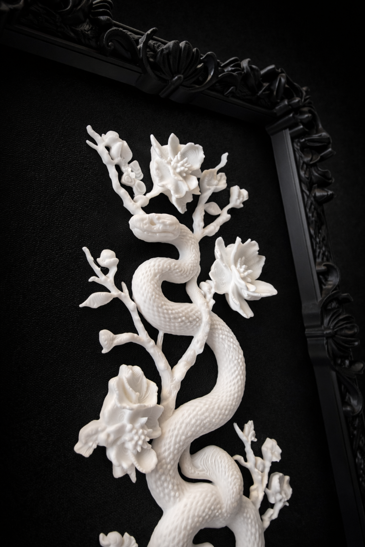 Eterna Yılan & Çiçek Rölyef Siyah Tablo | Varaklı Çerçeve 170mm x230mm