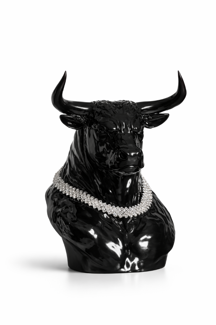 Vegas Bull Pırlanta Kolyeli Lüks Dekoratif Boğa Figürü