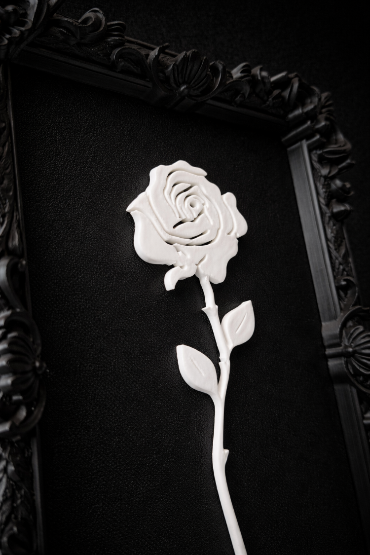 Monarch Rose Kabartma Gül Model Varaklı Siyah Premium Tablo |170mm x 230mm Masaüstü İçin