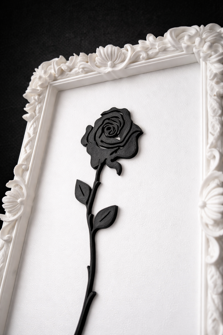 Monarch Rose Kabartma Gül Model Varaklı Beyaz Premium Tablo |170mm x 230mm Masaüstü İçin